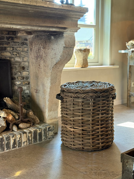 Rotan mand met deksel en leren handvaten, verkrijgbaar in 3 maten