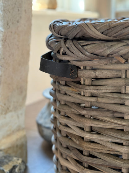 Rattan basket with lid and leather handles, available in 3 sizes - Be-Uniq