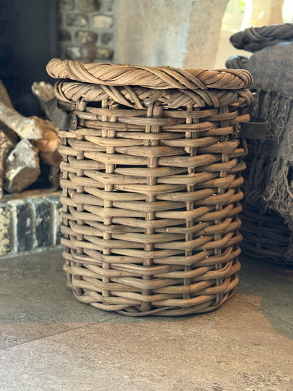 Rattan basket with lid and leather handles, available in 3 sizes - Be-Uniq