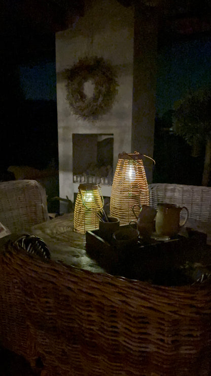 Anke solar lamp - Available in 2 sizes