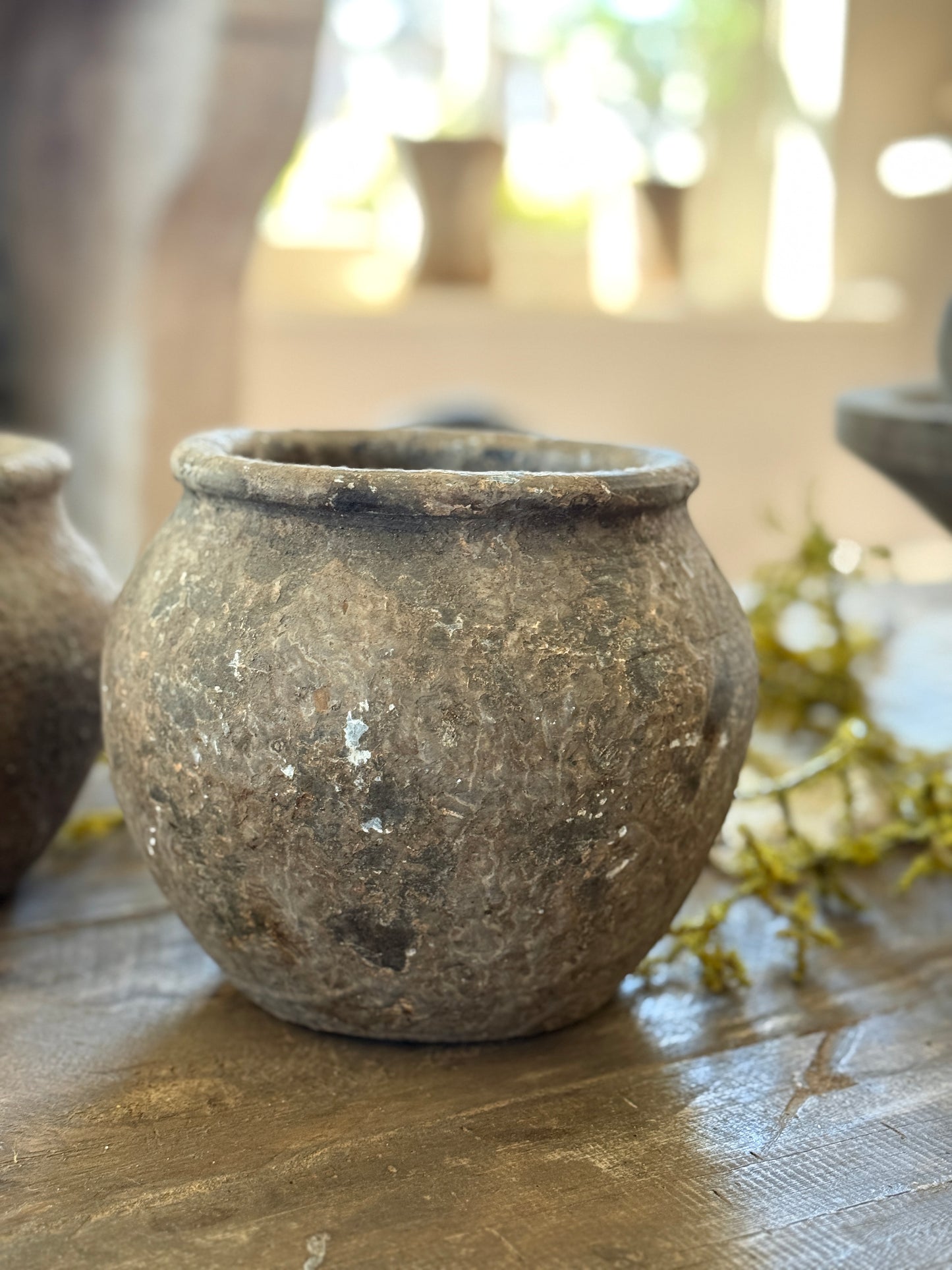 Unique old jar from Be-Uniq from India – weathered brown (LH02) Right in the picture