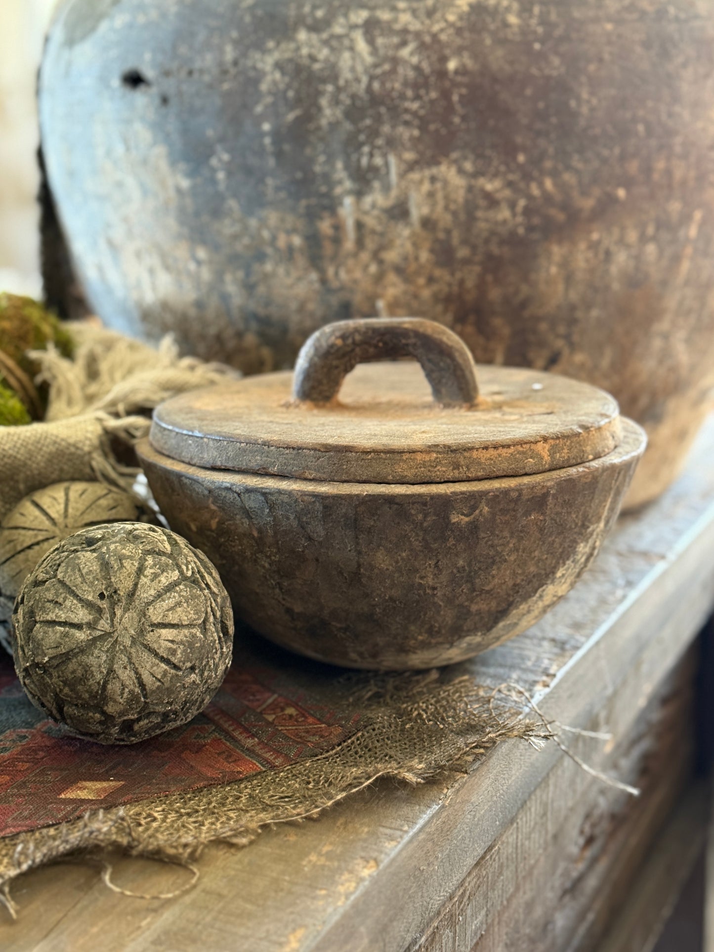Wooden box with lid from Indonesia – atmospheric and unique (13x24 cm)