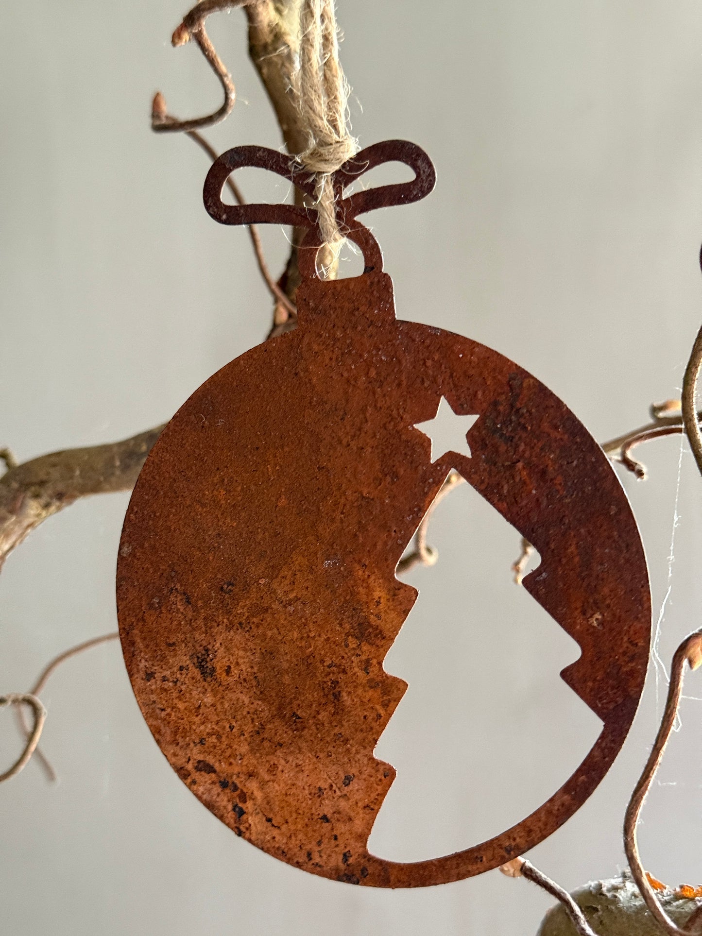 Rusted pendant Christmas ball tree