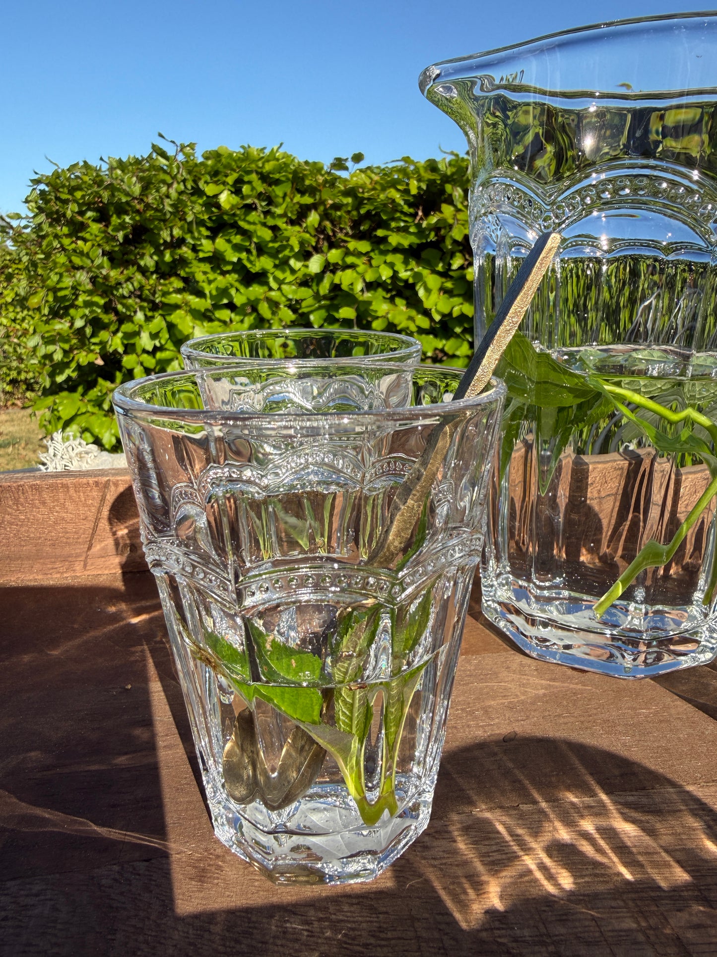Glass carafe with 4 glasses