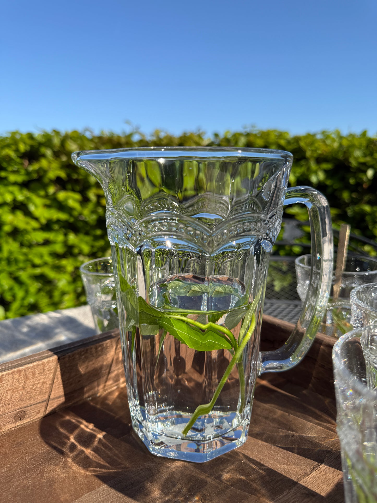 Glass carafe with 4 glasses