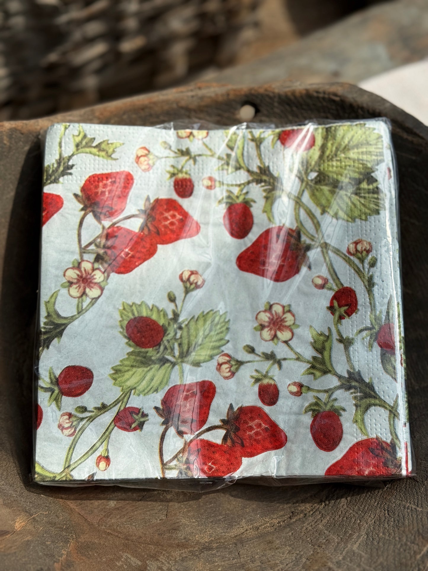 Gift set strawberry – napkins and tea lights