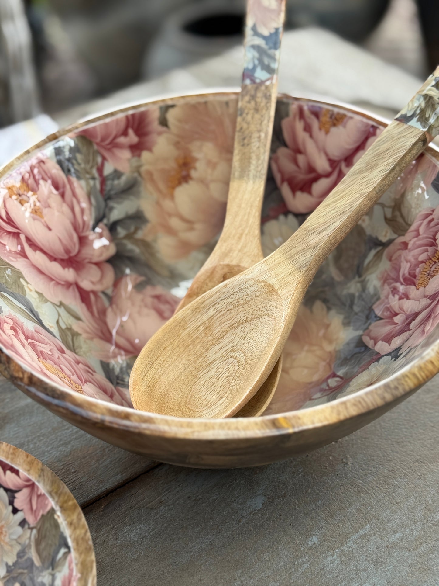 Salad bowl with floral print