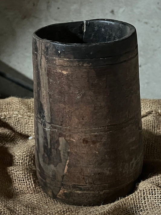 Old nepalese pot (7)