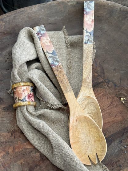 Saladebestek van hout met bloemenprint