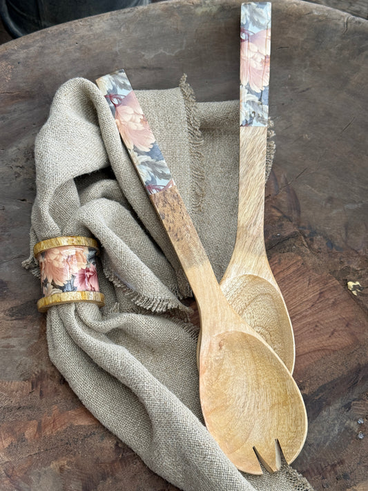 Saladebestek van hout met bloemenprint