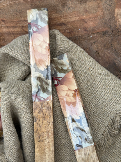 Saladebestek van hout met bloemenprint