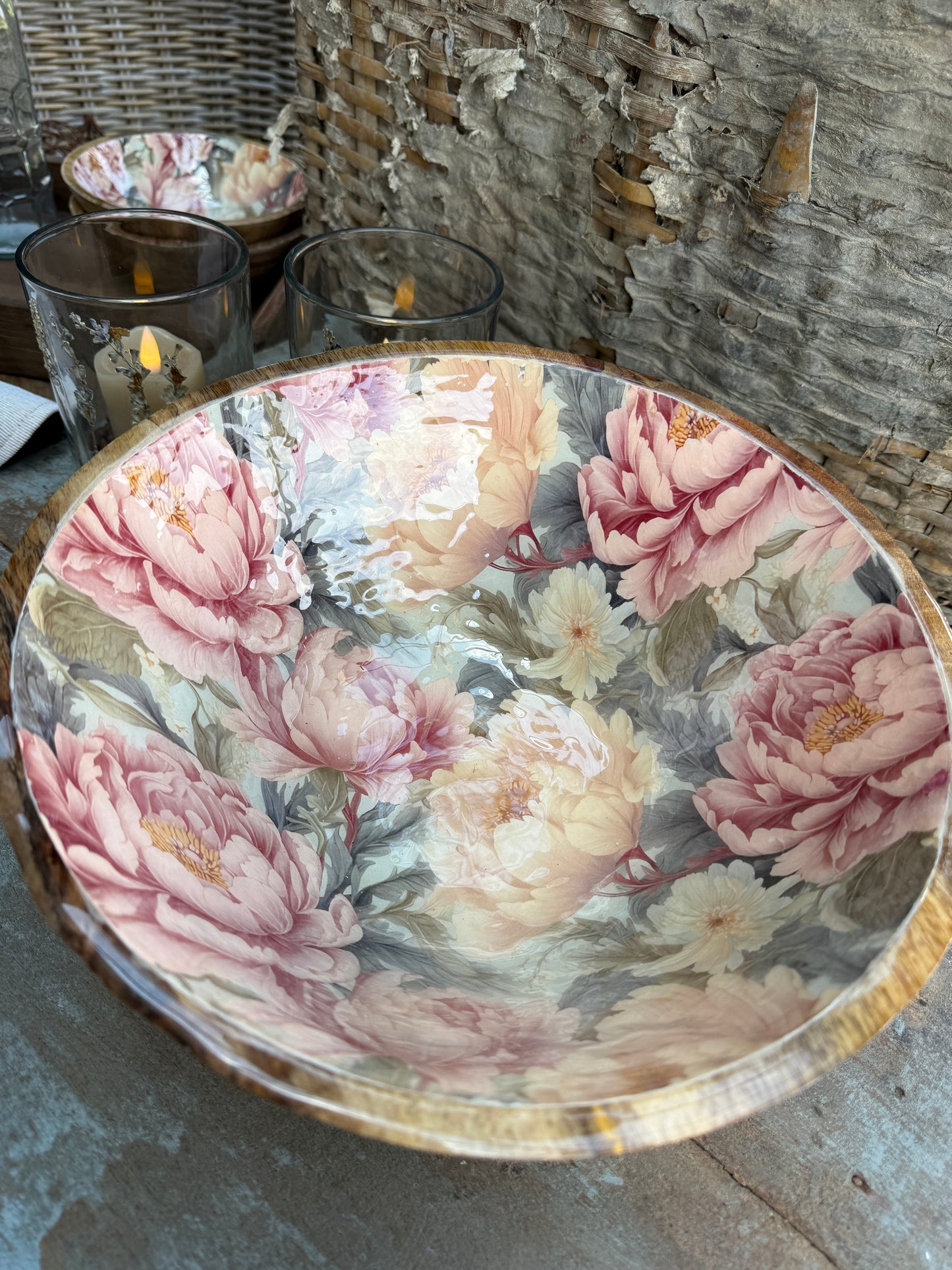 Salad bowl with floral print