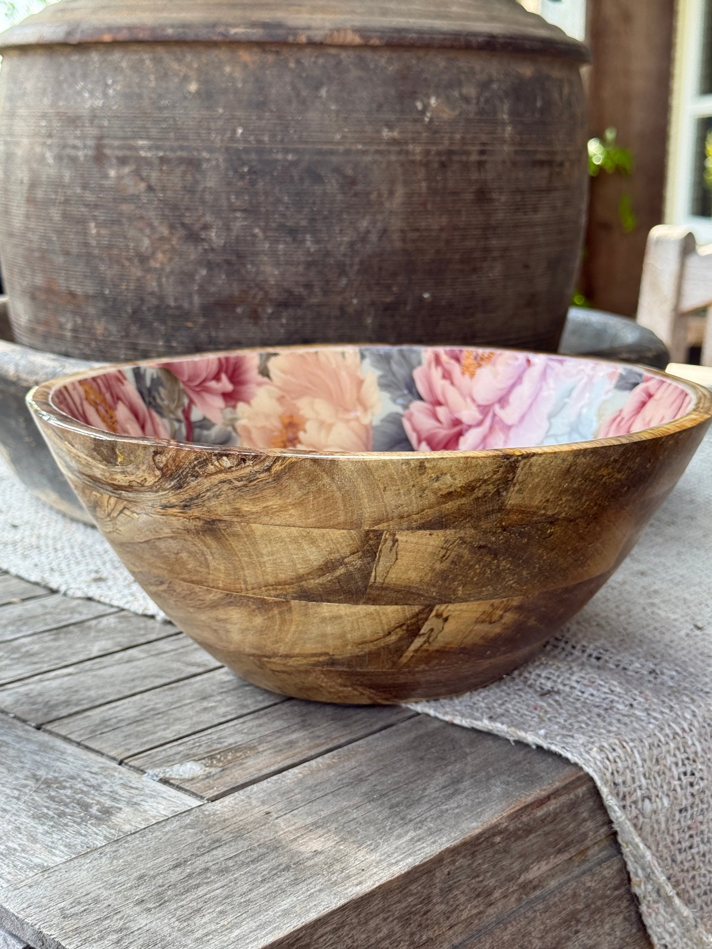 Salad bowl with floral print