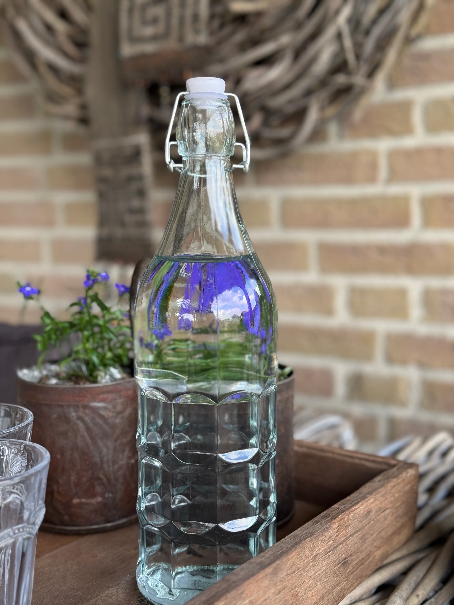Swing-top bottle of processed clear glass
