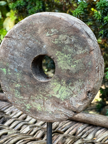 Old wheel on tripod, small (3)