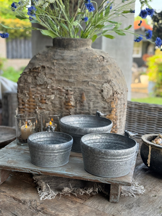 Metal flower pots with birds on the rim – set of 3 pieces