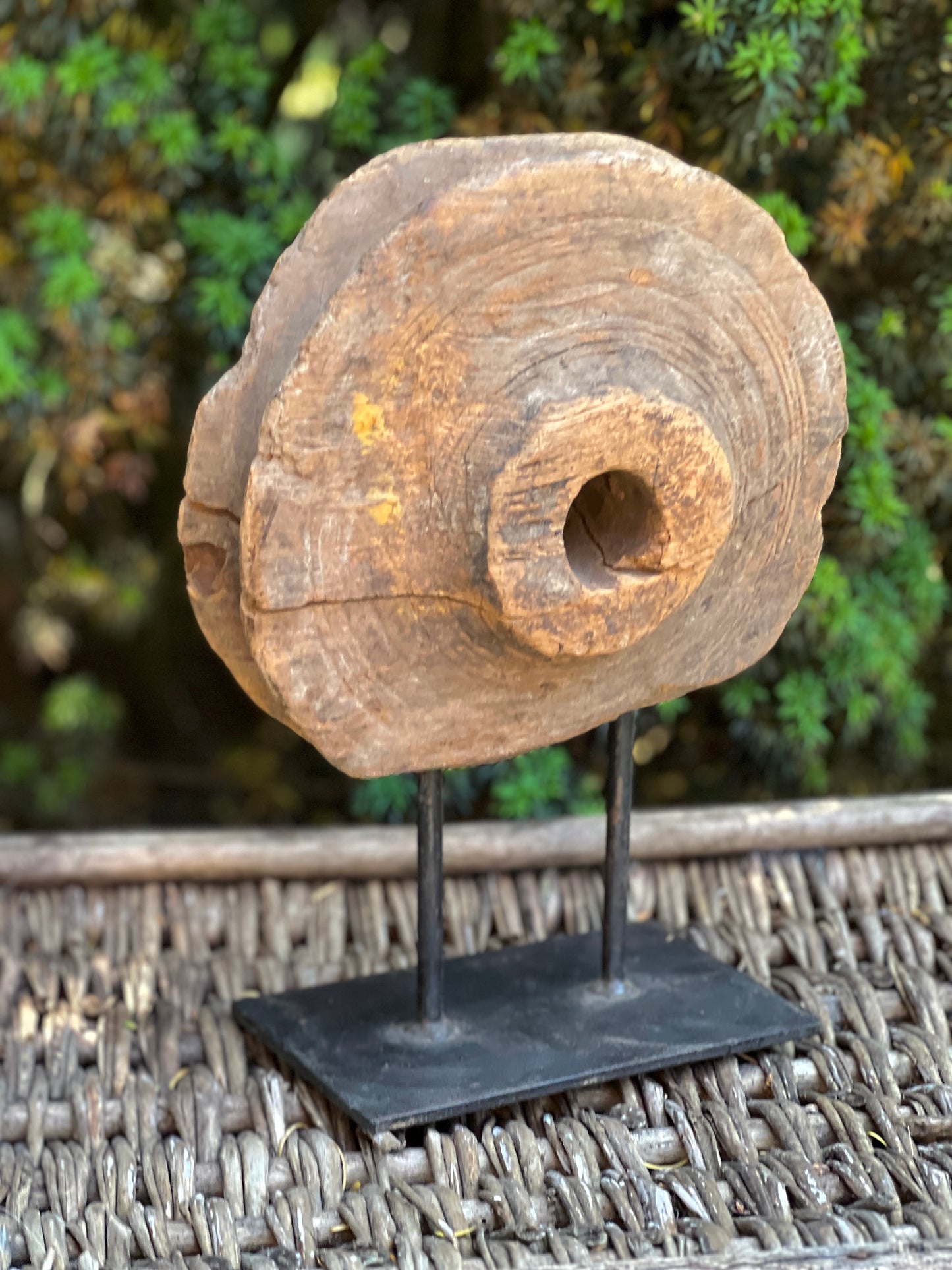 Wooden wheel on tripod (1)