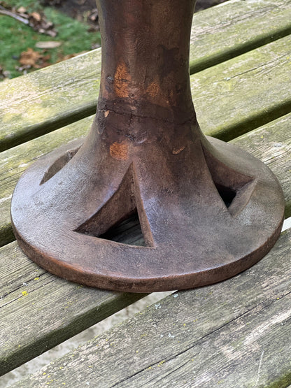Oude schaal op voet (3)