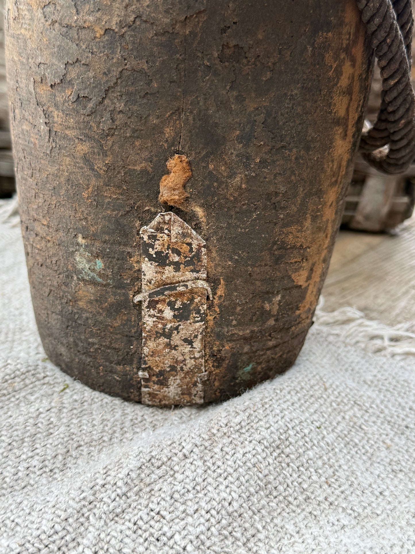 Oud Nepalese pot met deksel (C2)