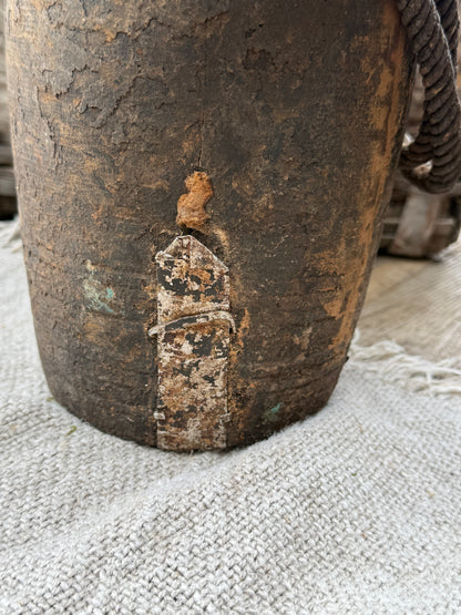 Oud Nepalese pot met deksel (C2)