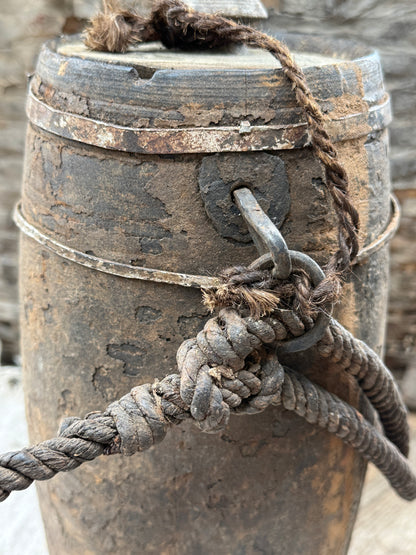 Oud Nepalese pot met deksel (C2)