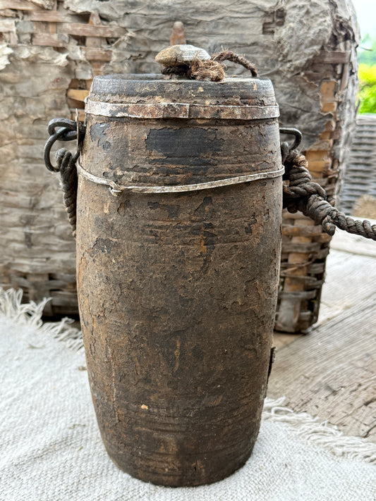 Oud Nepalese pot met deksel (C2)