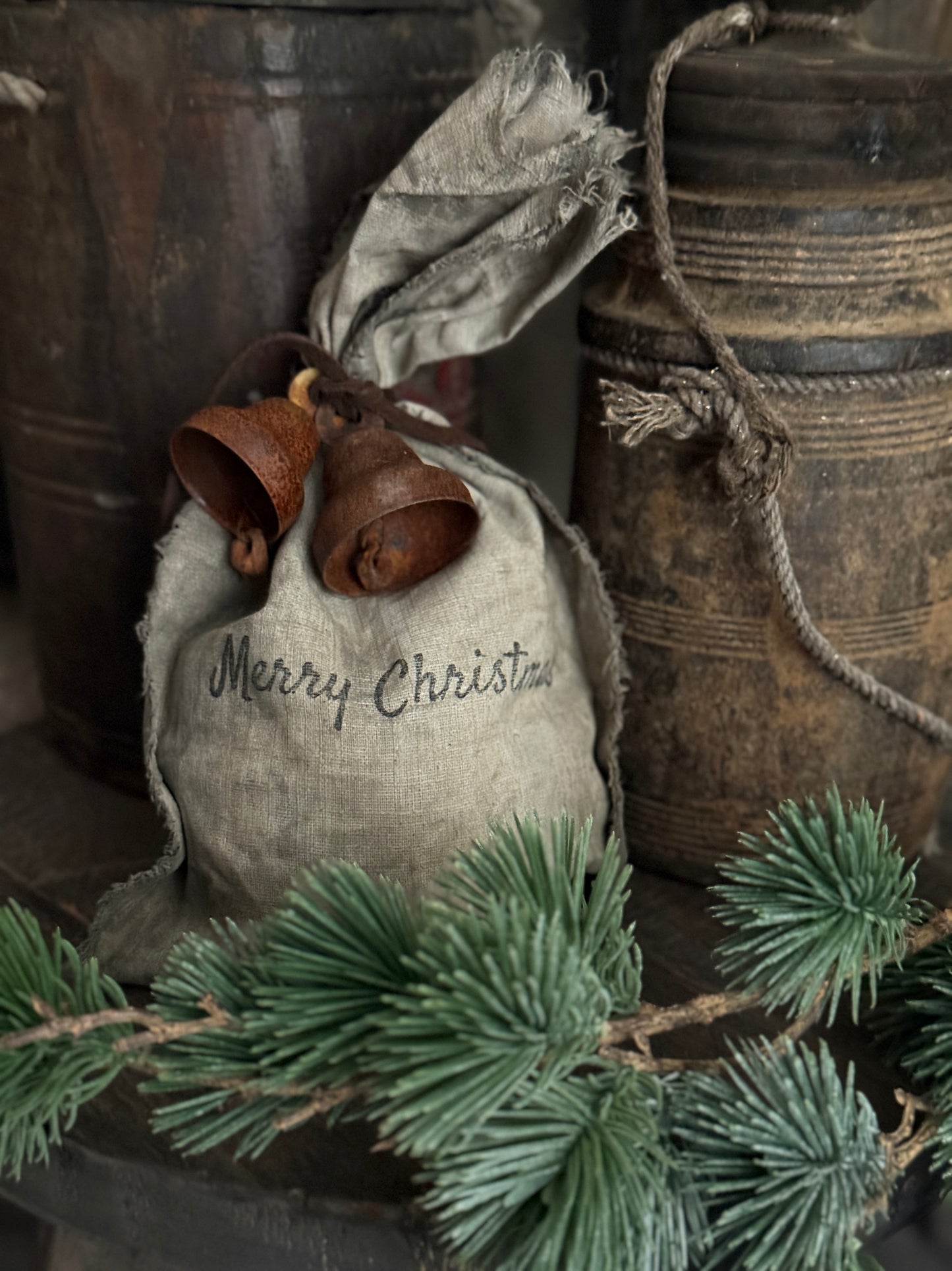 Dekorativer Weihnachtssack mit 2 Glöckchen