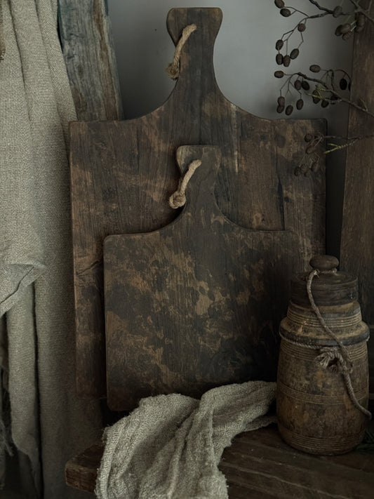 Bread board from Aura Peeperkorn, available in 2 sizes