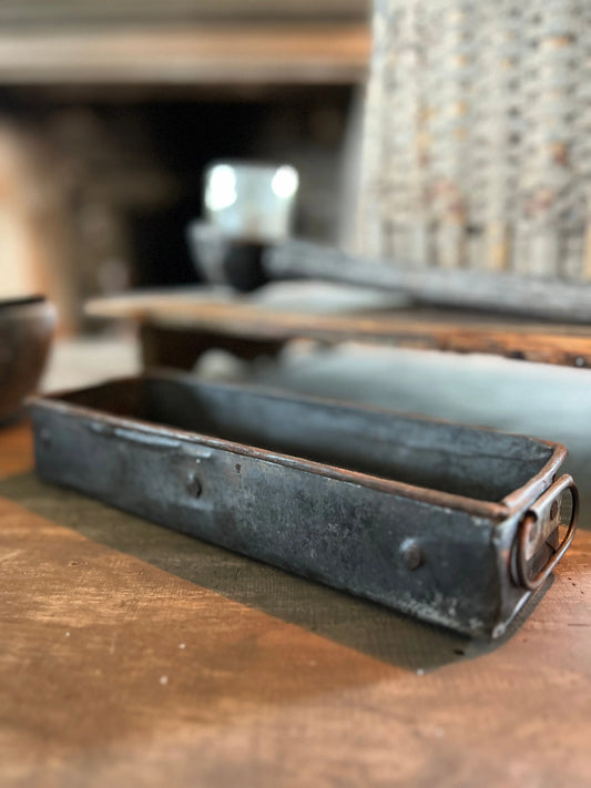 Oud Metalen bakje, langwerpig
