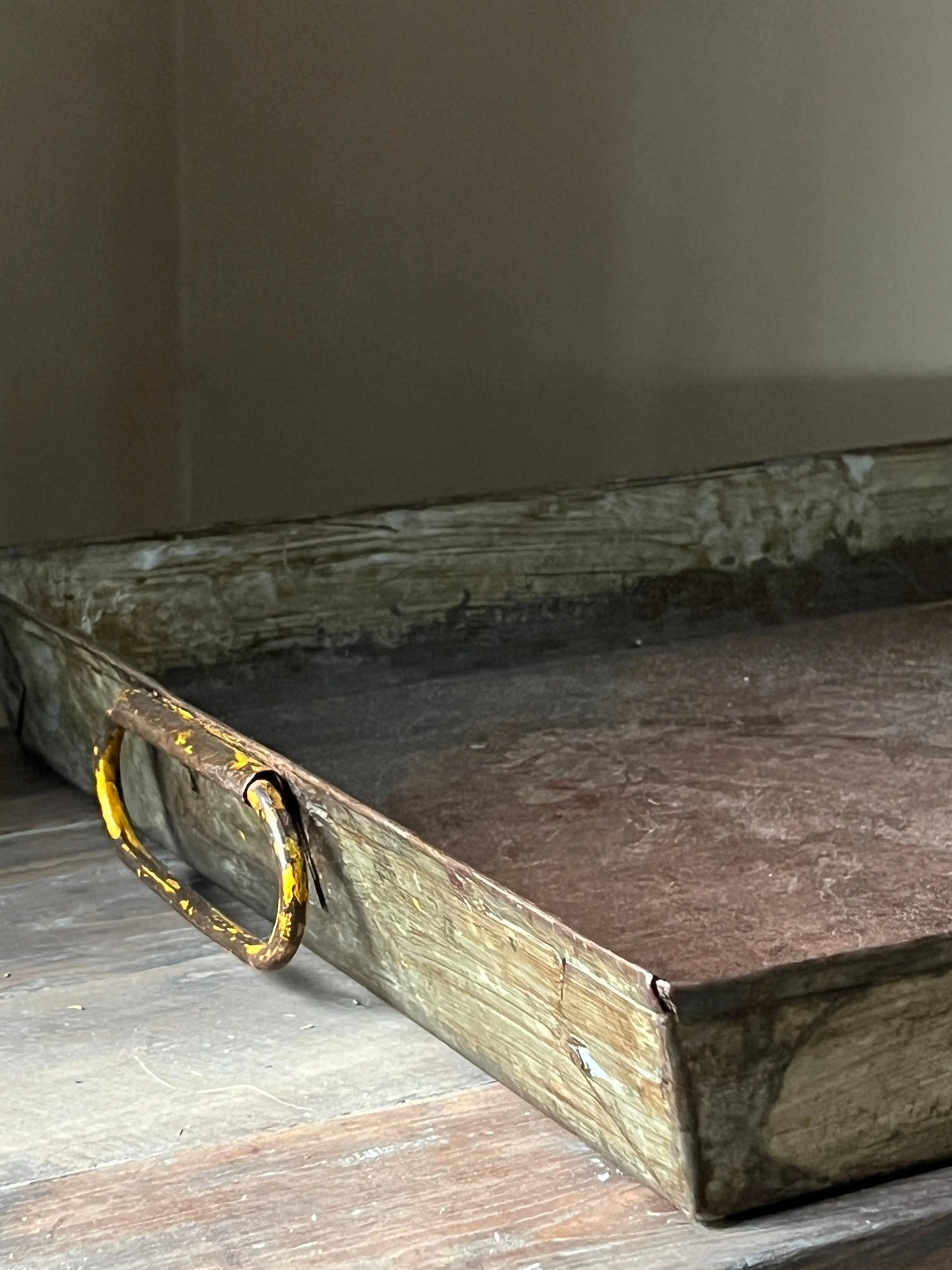 Metal tray