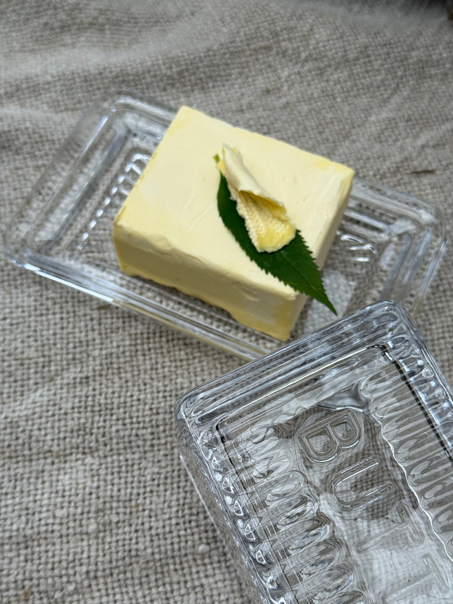 Botervloot van bewerkt glas – Butter