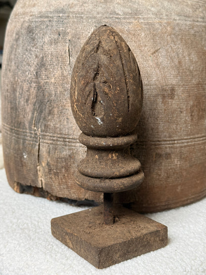 Hout ornament op voet, set van 2 stuks, Aura Peeperkorn (05A)