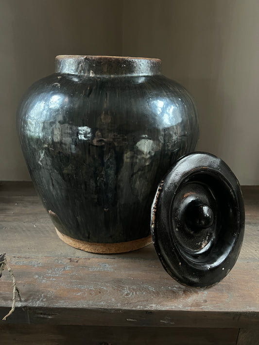 Old Ceramic pot (01)