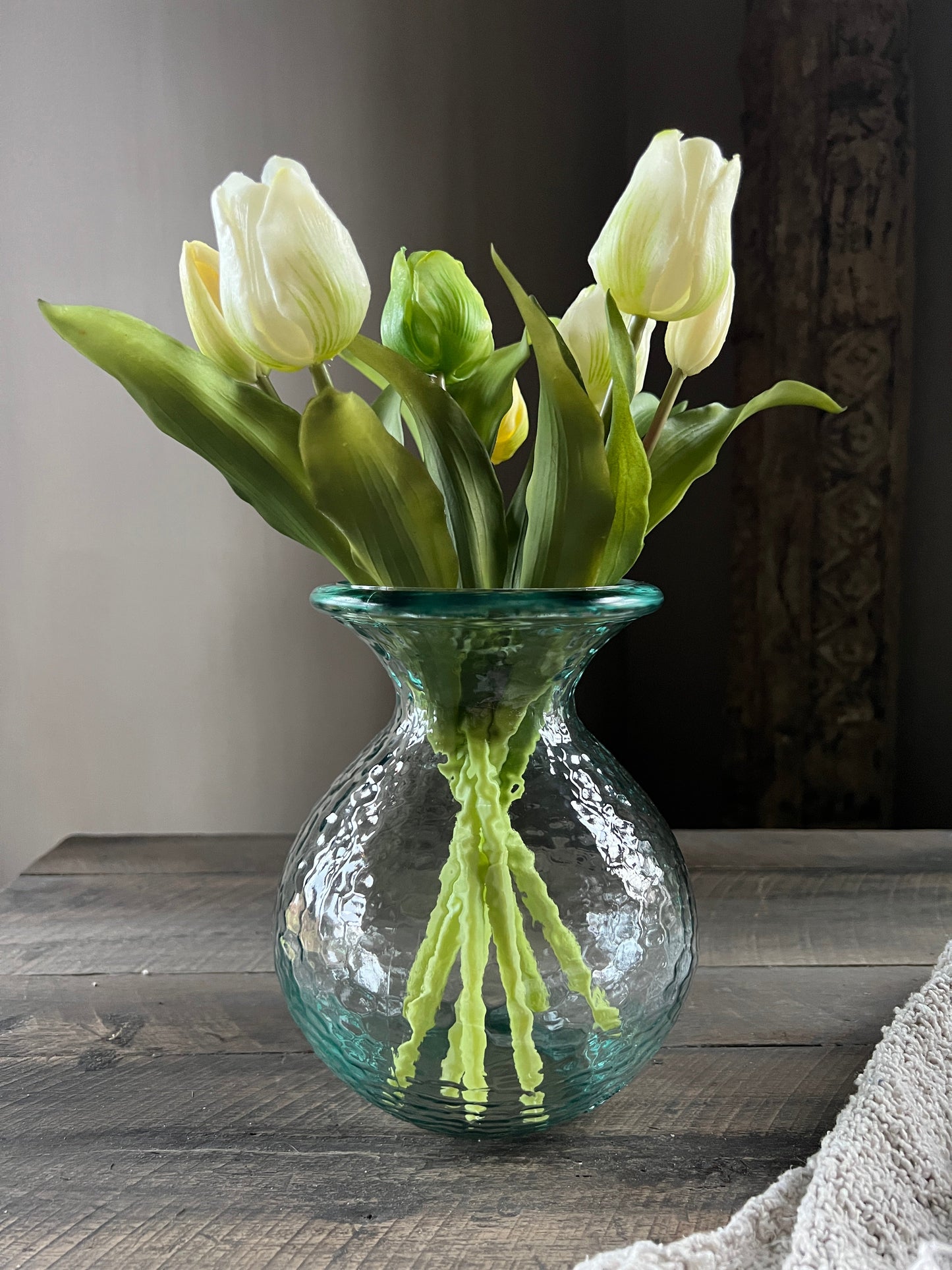 Bos Tulpen  kunst, 30 cm. wit