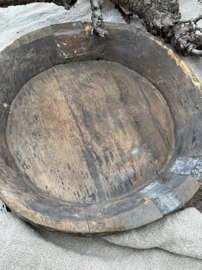 Old wooden bowl from India - Trapa Living - (LH4B)