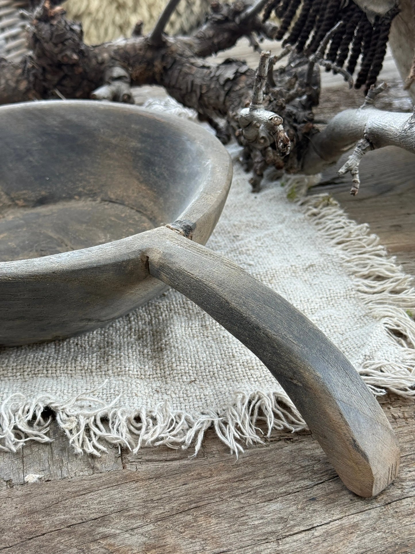 Weathered wooden bowl with a handle - Trapa Living (LH002)