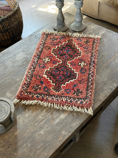Alter Kelim-Teppich – Dunkelrote Farbtöne