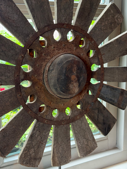 Houten wiel op metalen voet - Trapa Living