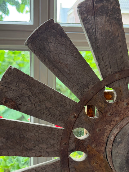 Houten wiel op metalen voet - Trapa Living