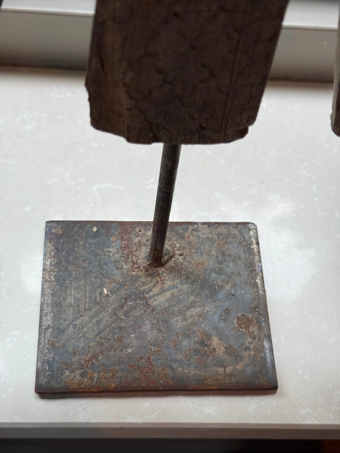 Holzrad auf Metallfuß – Trapa Living
