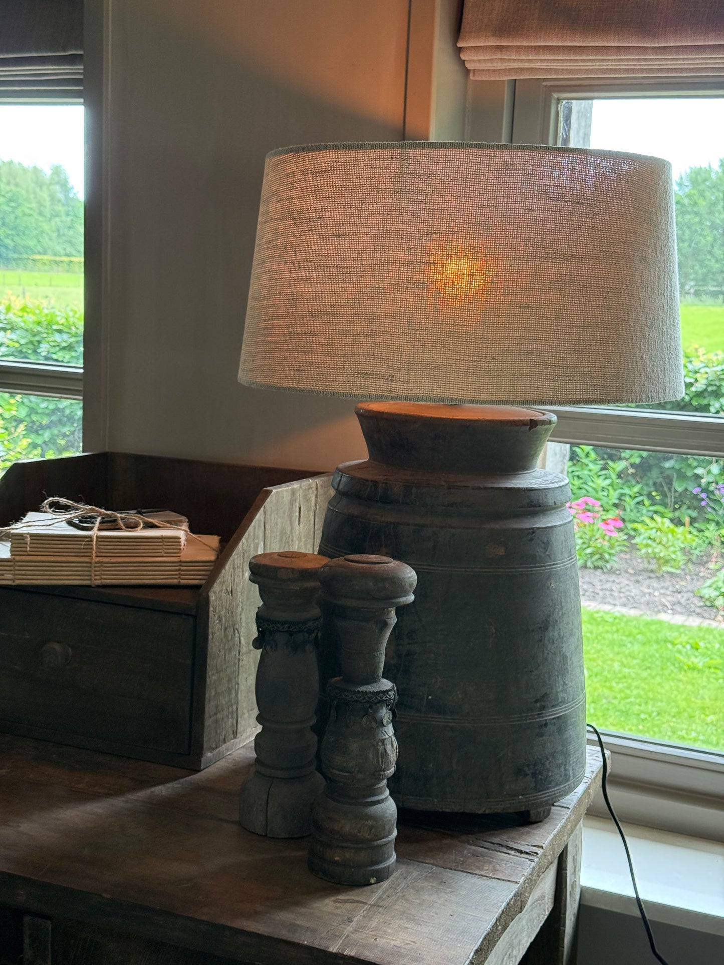 Unieke Lamp met linnen kap – oude pot uit India