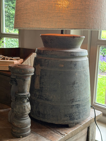 Unieke Lamp met linnen kap – oude pot uit India