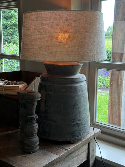 Unieke Lamp met linnen kap – oude pot uit India