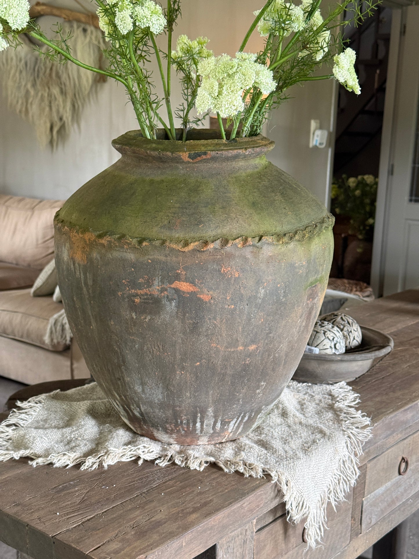 Oude waterpot uit India -Let op! dit is een afhaalproduct