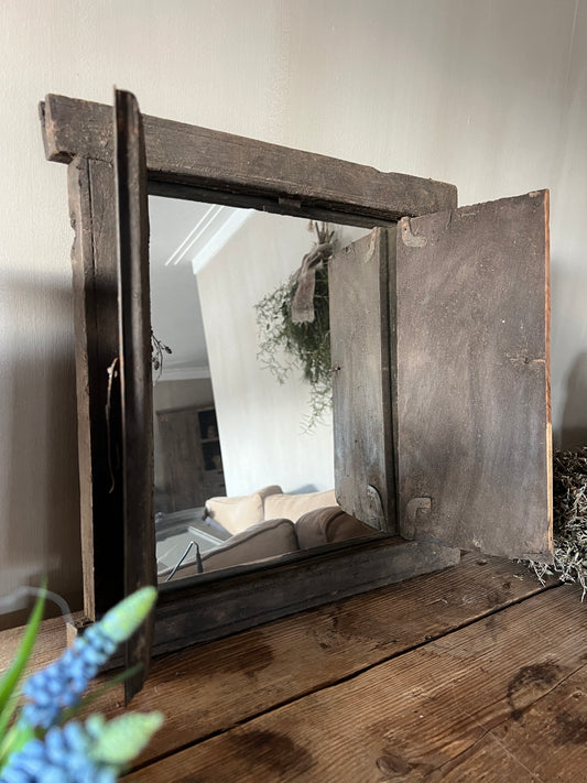 Oud houten luikje Aura Peeperkorn met spiegel (02)