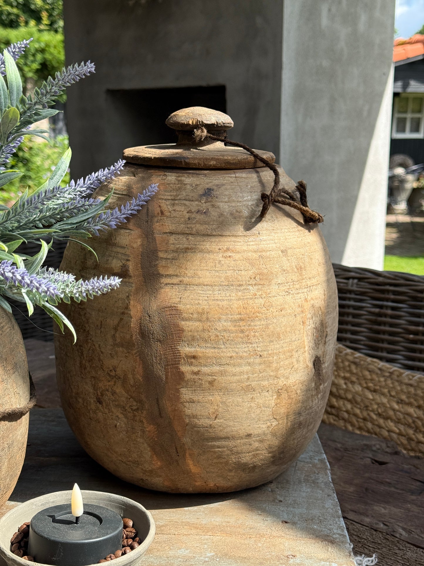 Oude Nepalese Houten Pot met Deksel (LH08)