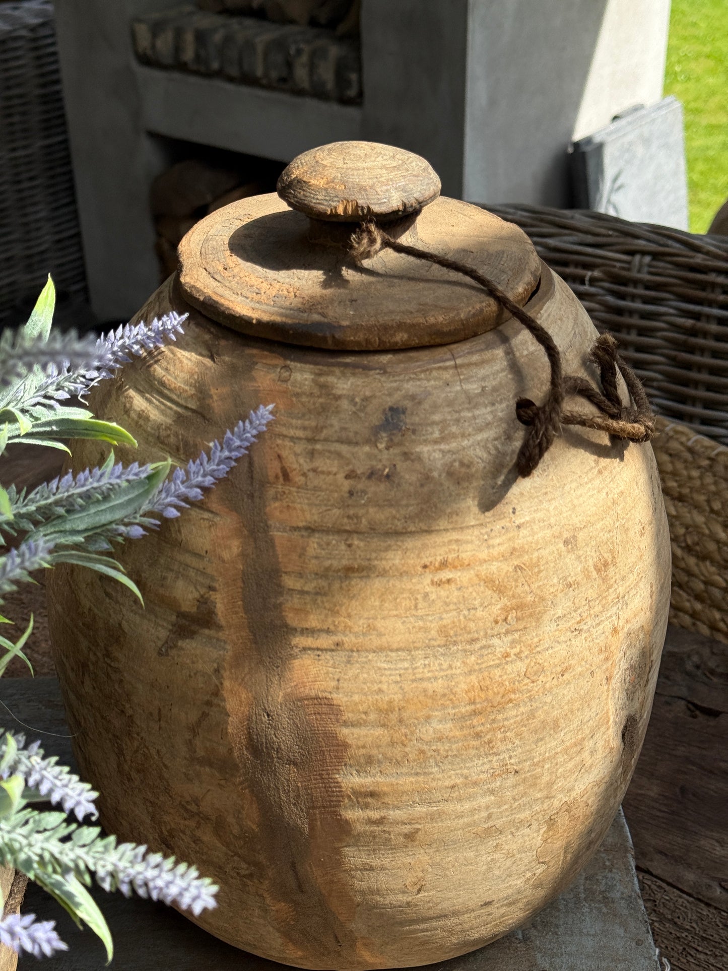 Oude Nepalese Houten Pot met Deksel (LH08)
