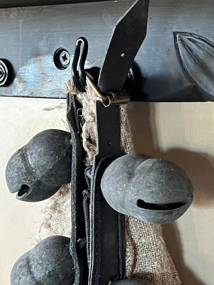 Alte Kamelglocken am Ledergürtel – S (ca. 90 cm) Aura Peeperkorn