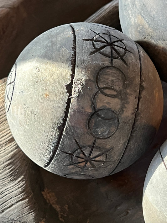 Wooden decoration ball size M, Aura Peeperkorn