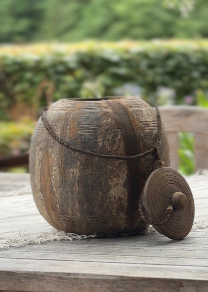Oud Nepalese pot met deksel- Trapa Living- (LH07)